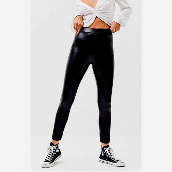 Kendall + Kylie Faux Leather Liquid Leggings S Quiet Luxury Model Off-Duty - Picture 1 of 6